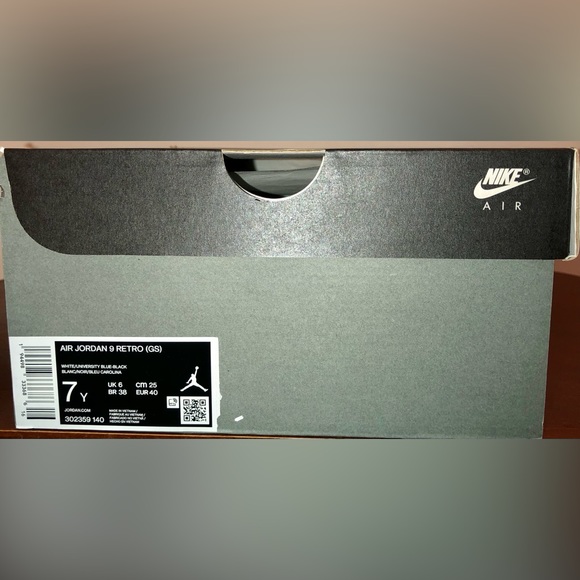 AIR JORDAN 9 RETRO “UNIVERSITY BLUE” BRAND NEW GRADE SCHOOL SIZE 7Y - Picture 5 of 5